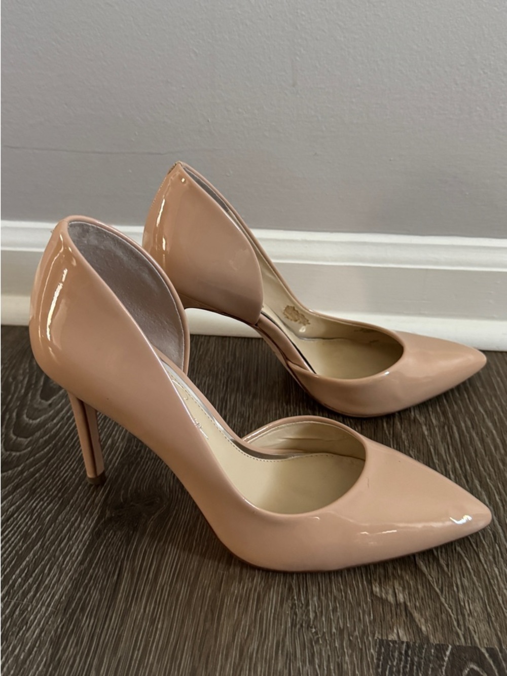 Jessica Simpson pointed side cut heels